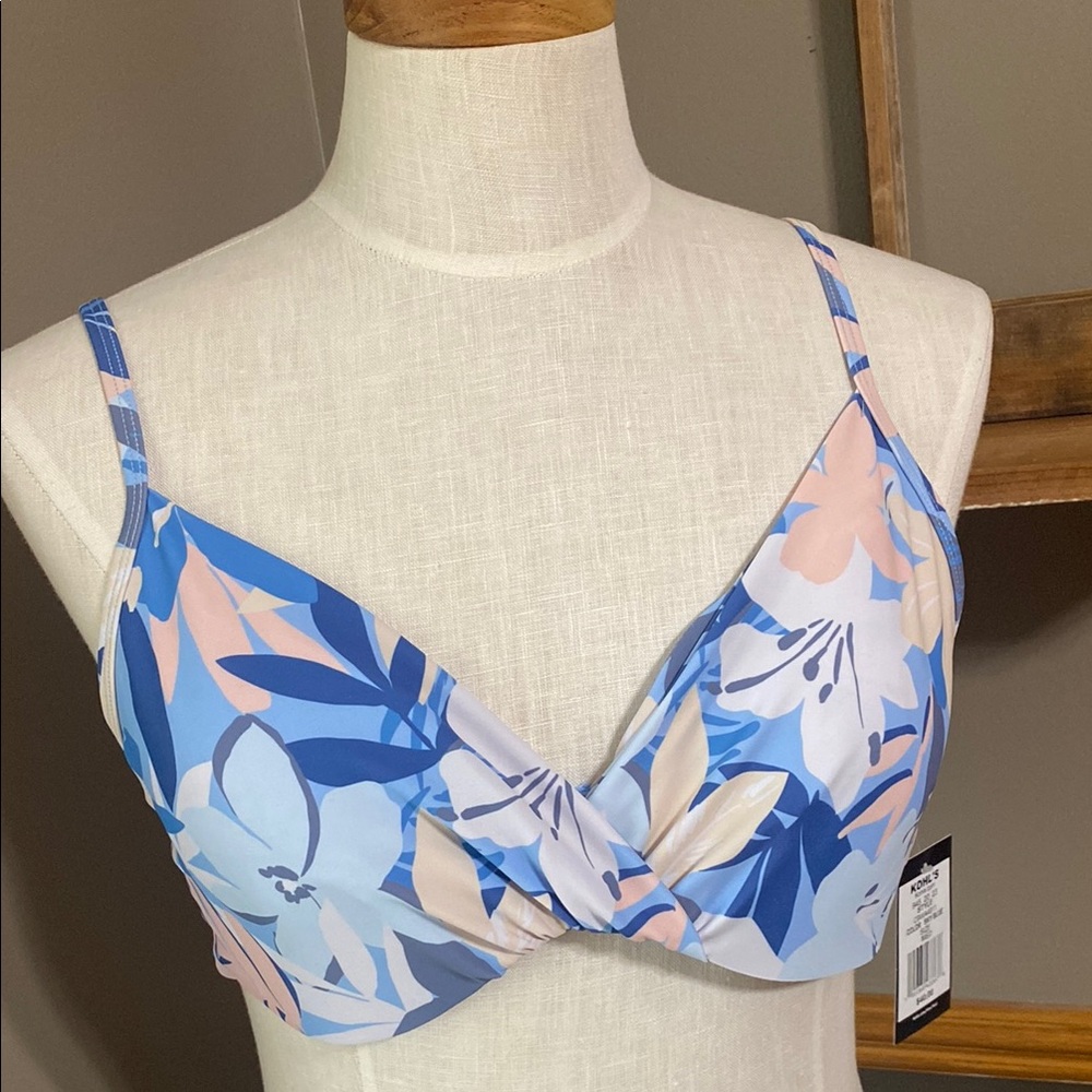 Nine West Floral water color sky Blue bikini top size medium